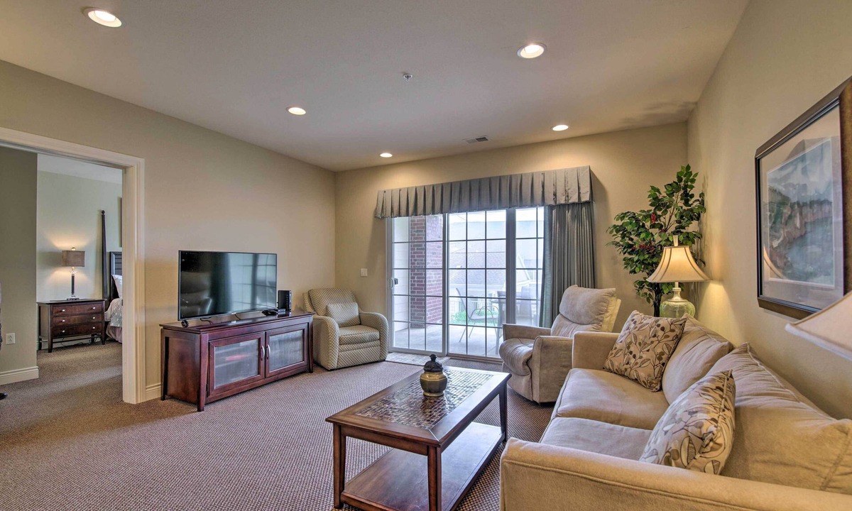 Branson Condo | Cozy Holiday Getaway: Branson Condo 3 Mi to Dtwn!