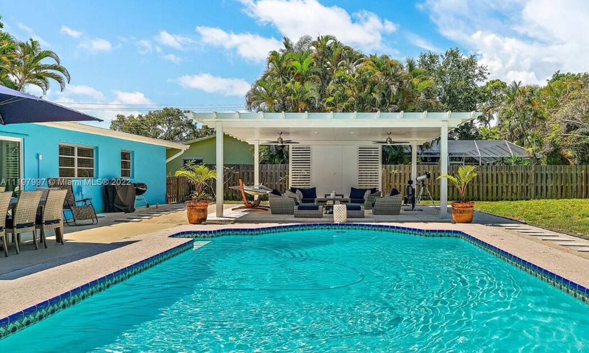 North River Shores House | Cozy Home! New Pool Great Location Minutes to Shopping Downtown, Dining & Beach.