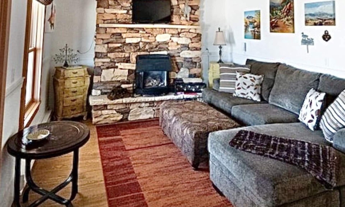 Westcliffe House | Cozy Main street cottage with fireplace, porch and full kitchen... dogs allowed!