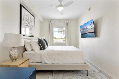 South of Fifth House | Cozy Miami Beach Apartment walking distance to Beach and Ocean