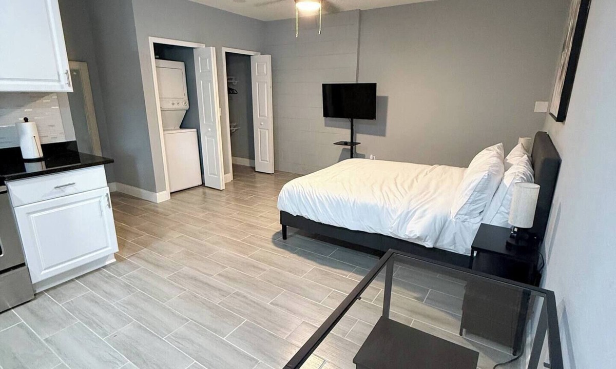 Casselberry Apartment | Cozy Modern Studio