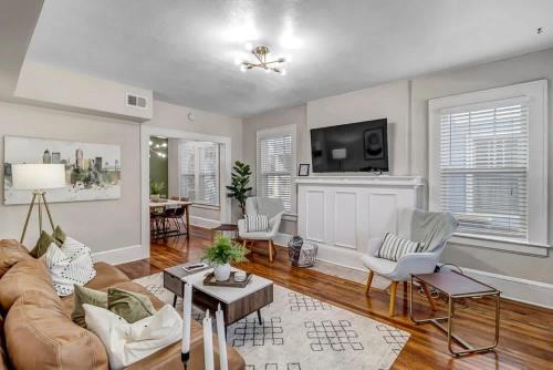 Murray Hill House | Cozy Retreat - Walkable to Bars & Restaurants