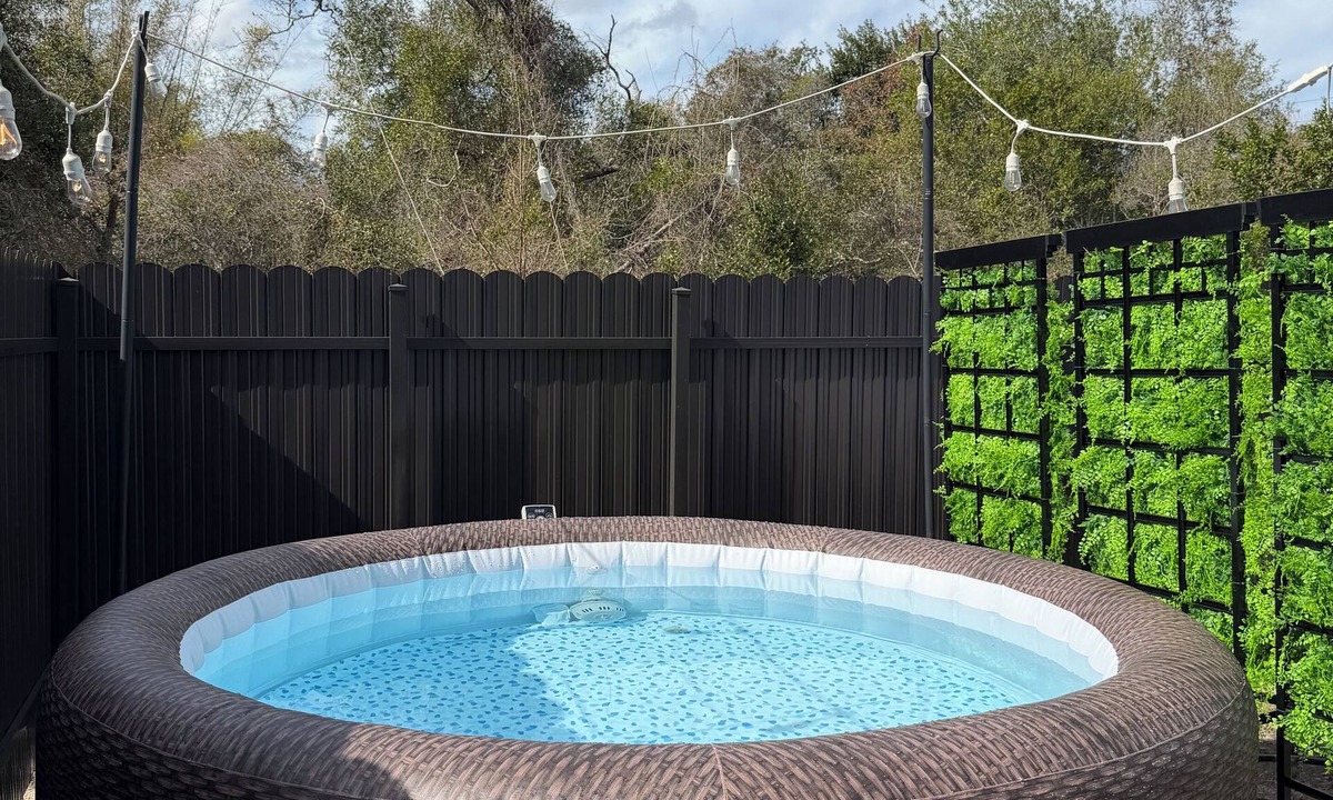 Spring Hill House | Cozy RV Retreat with Private Hot Tub and Fenced Yard