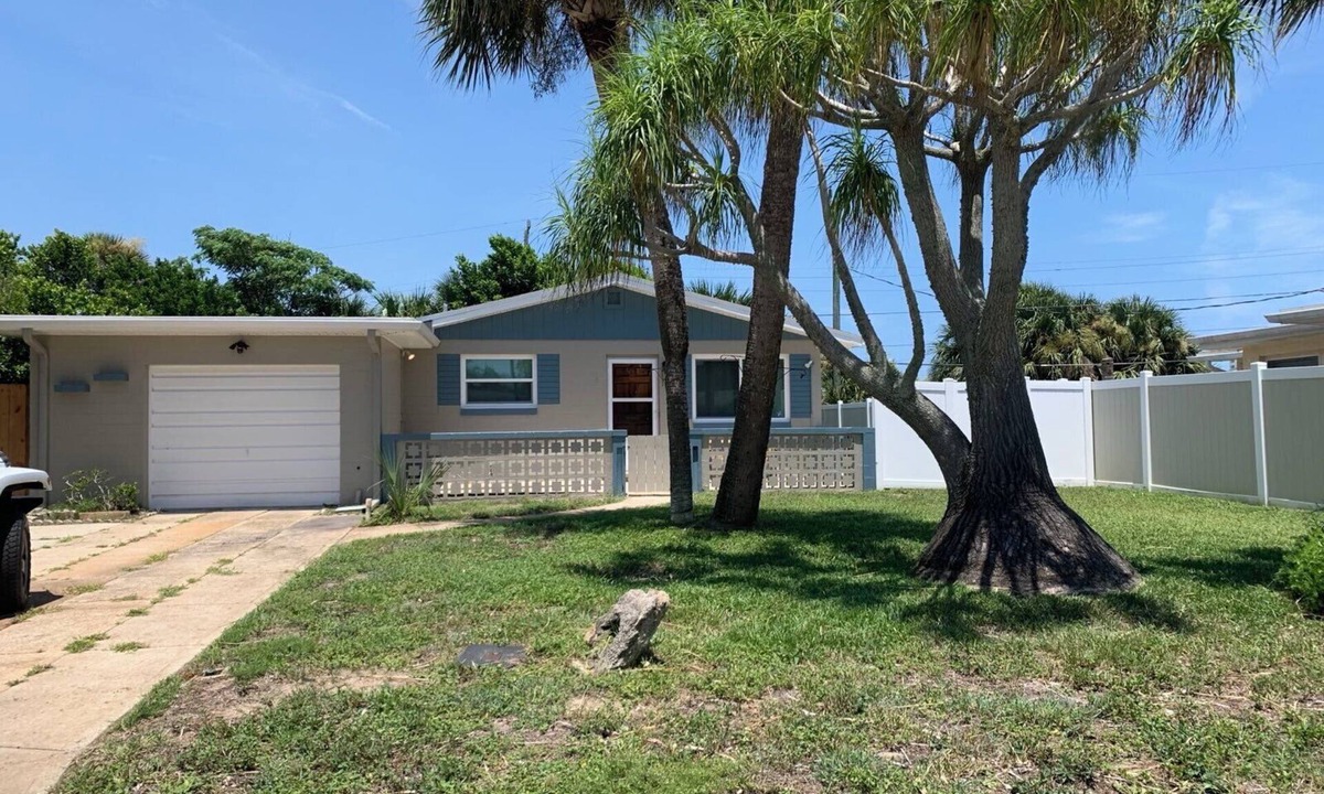 Ormond-by-the-Sea House | Cozy three bedroom, two bath house. 5 minute walk to the beach.
