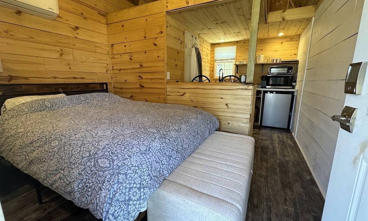 Mineral Wells Cabin | Cozy Tiny Cabin with Rustic Charm near Mineral Wells, Texas