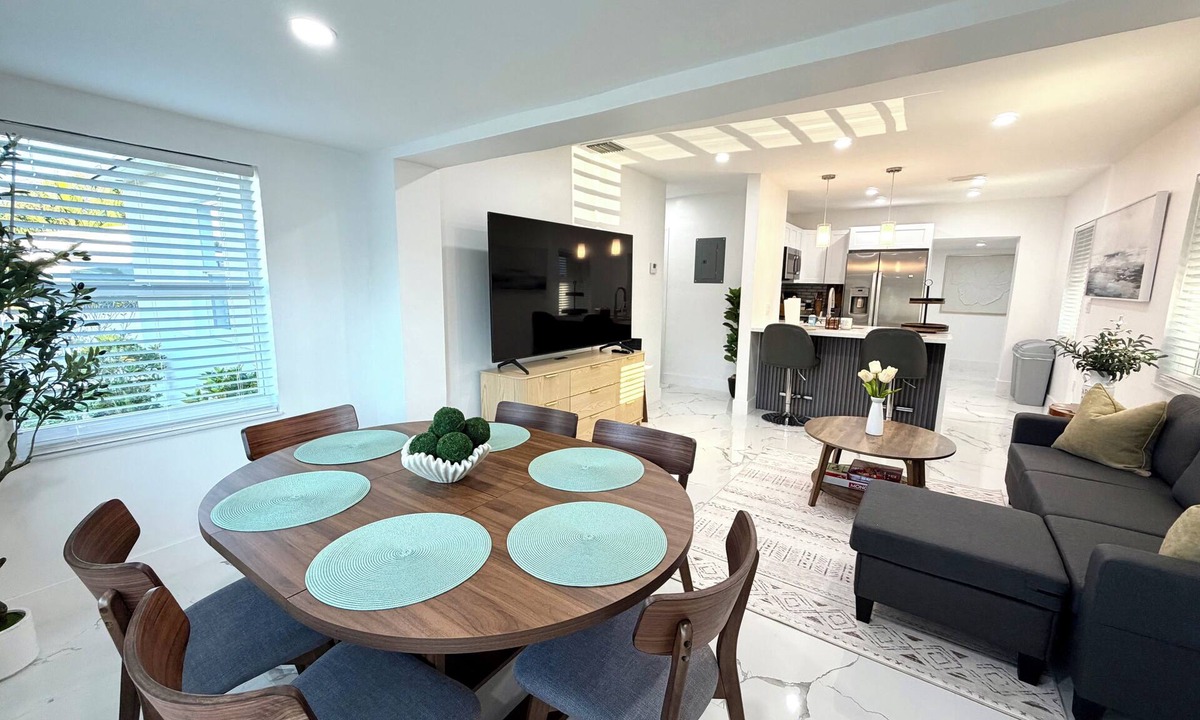 Croissant Park House | COZYHOME 4BD, central Ft. Lauderdale/Airport/Cruise/Beach/Restaurant/Las Olas