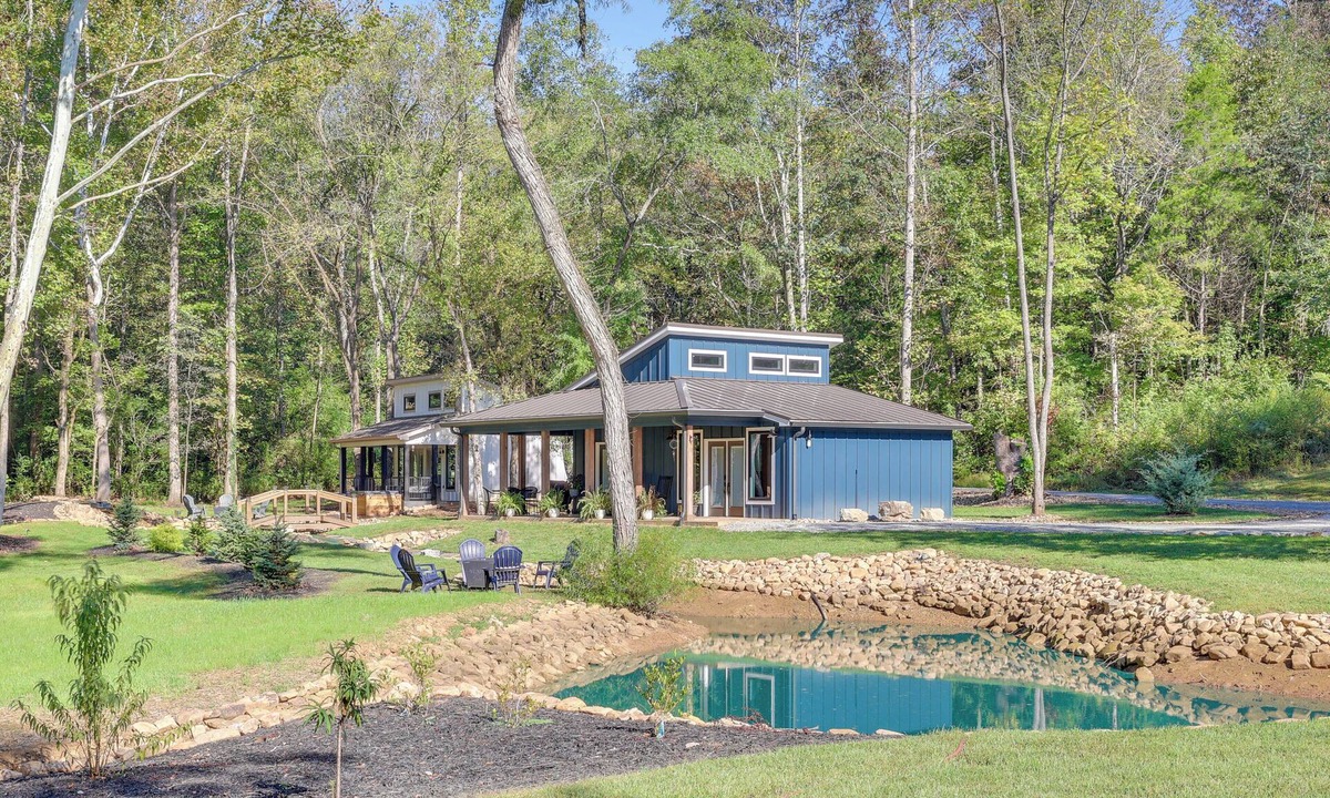 Wildwood House | Creekside Compound in Wildwood: Hot Tub & Fire Pit