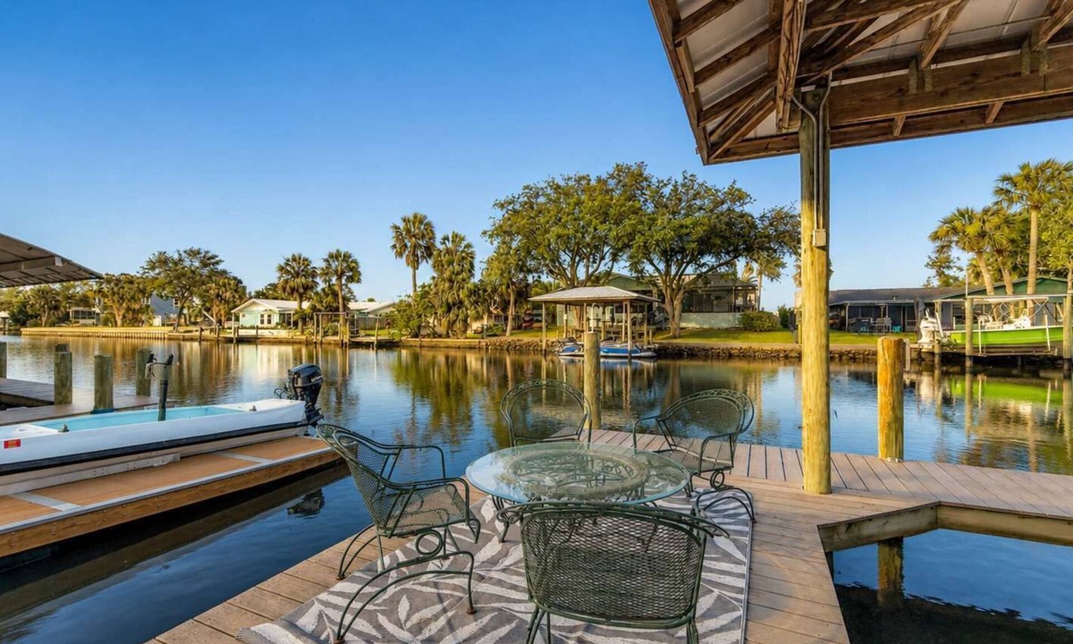 Dixie Shores House | Crystal River 4BR - Private Dock - Sleeps 9