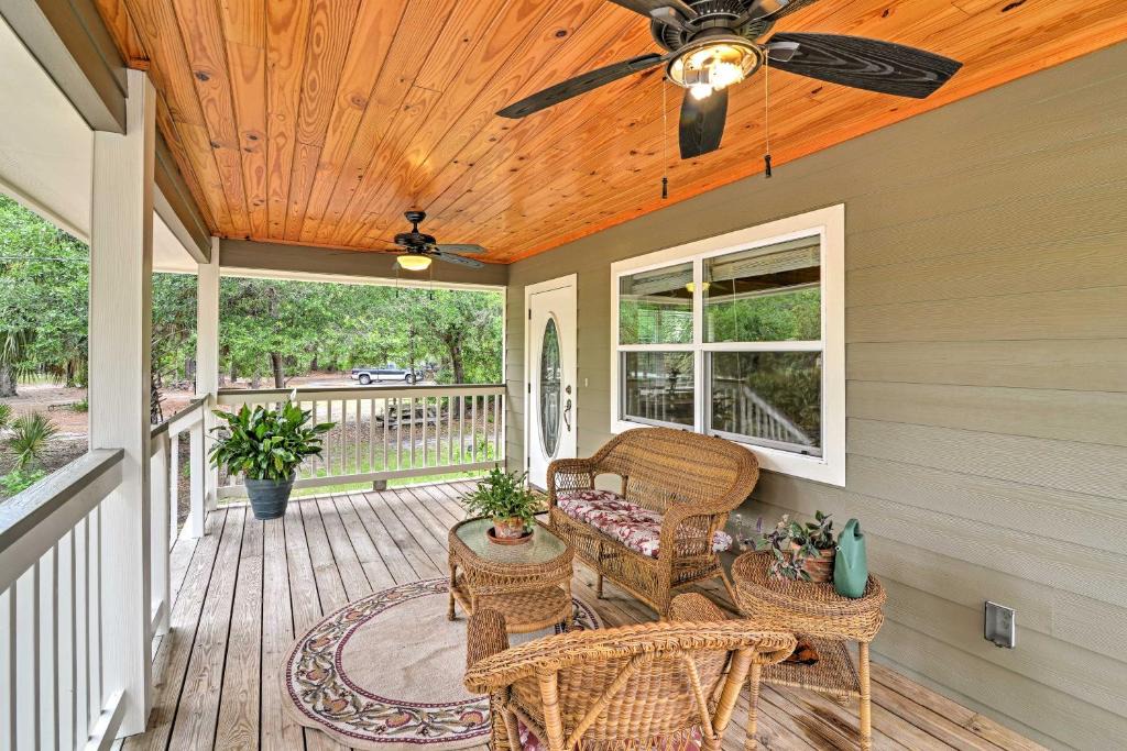 Crystal River House | Crystal River Cottage on 1 Acre w/Deck & Porch!