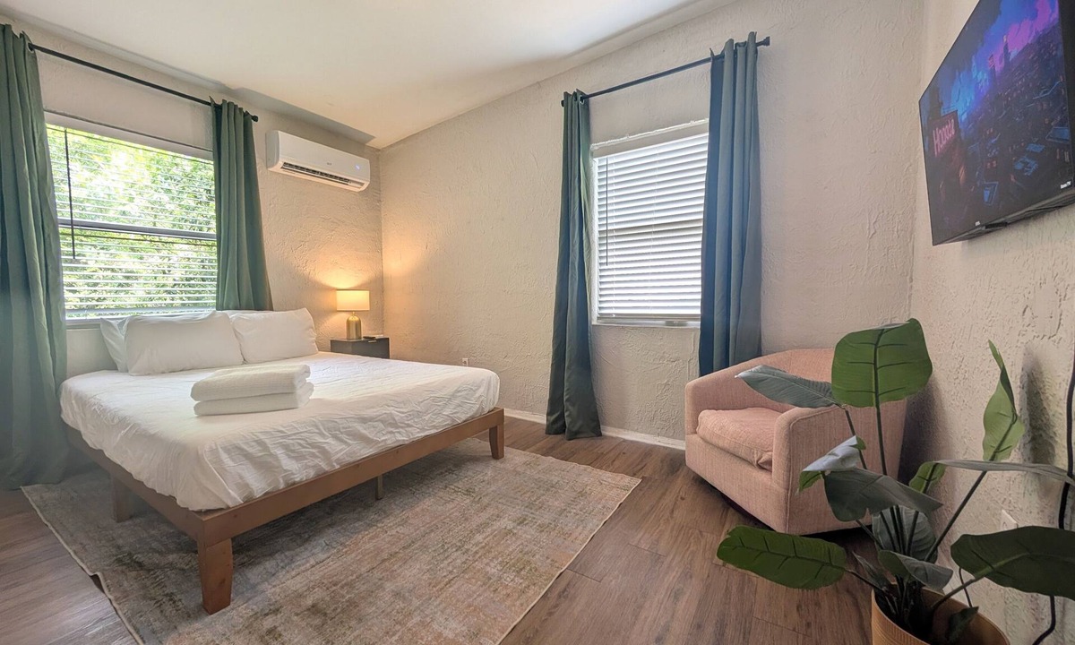 Highlands House | Cute 2BR Northside Retreat | Near Airport