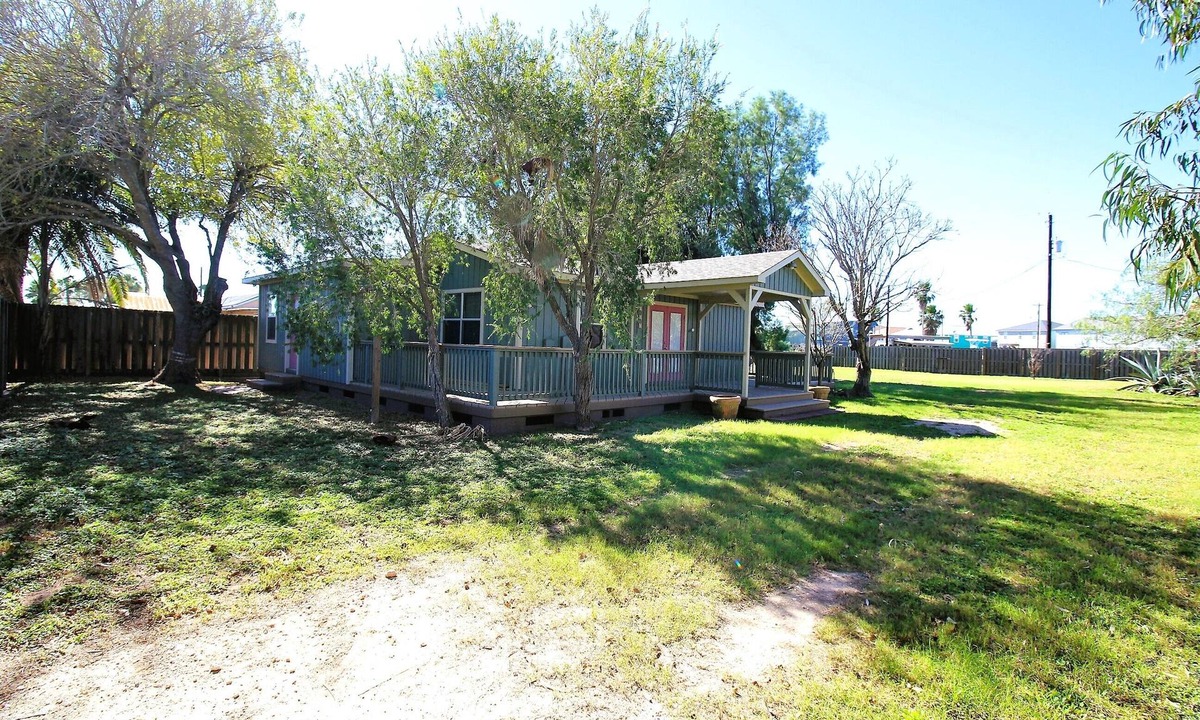Port Mansfield House | Cute & Cozy! Close to ramps, stores & more!