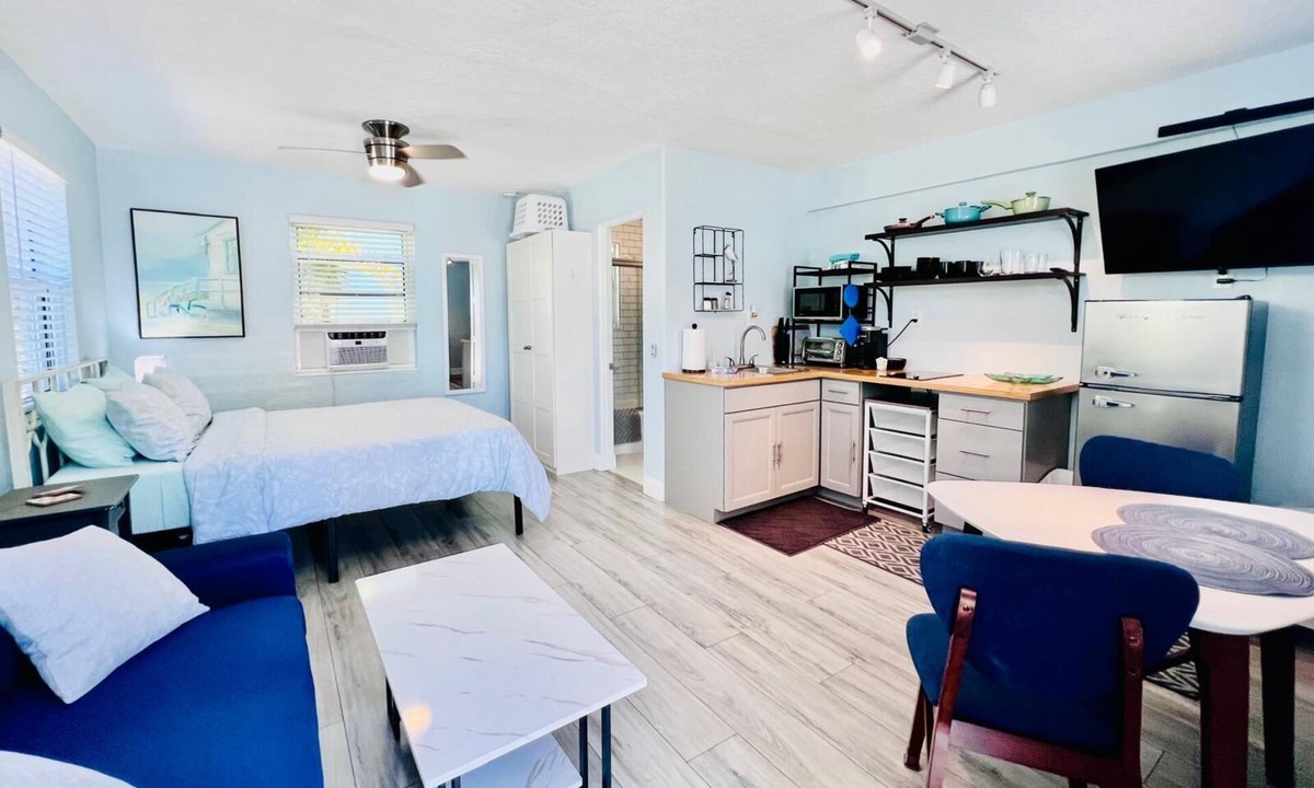 Lake Worth Apartment | Cute & modern studio apartment in prime location in downtown Lake Worth Beach!