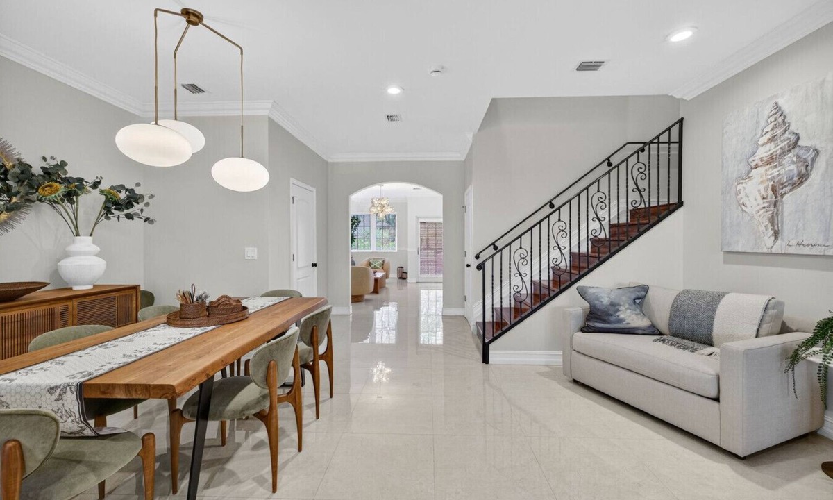 Pompano Beach Villa | Daisy Townhouse Villas Step from the beach