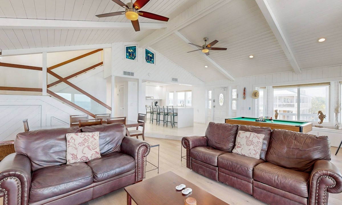 Cutthroat Harbor Estates House | Dazzling Bayfront Home w/2 Boat Docks, Huge Deck, 1 Kayak, Pool Table -1 Dog OK