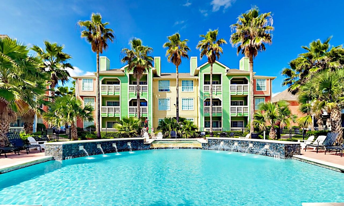 Galveston Condo | DDI: Heated pool, Hot Tub, Easy Beach Access