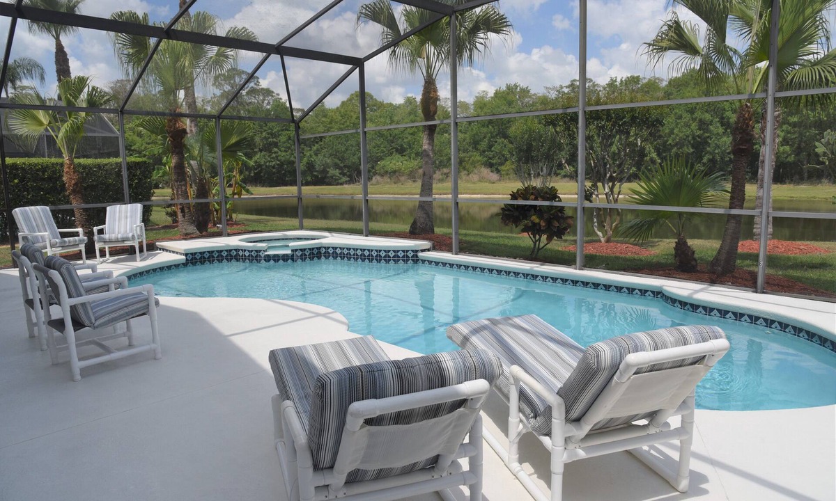 Lake Berkley Villa | Delightful modern 4 bed, 3 bath villa with private pool/spa and lake view.