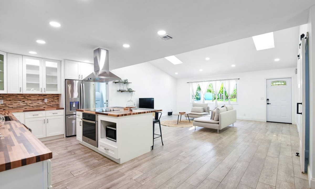 Tropic Palms House | Delray Beach Bliss Spacious Retreat house +Hot Tub