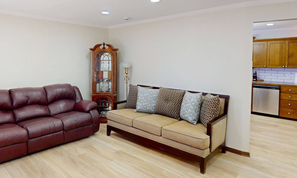 Hays House | Deluxe Dwelling