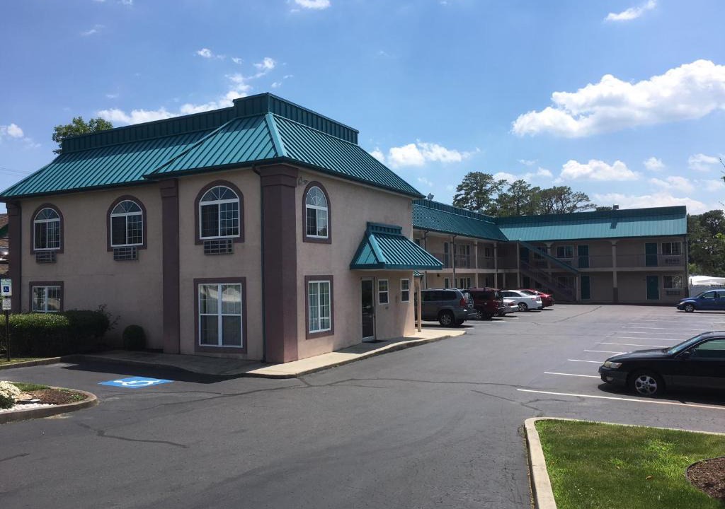 Galloway Hotel | Deluxe Inn