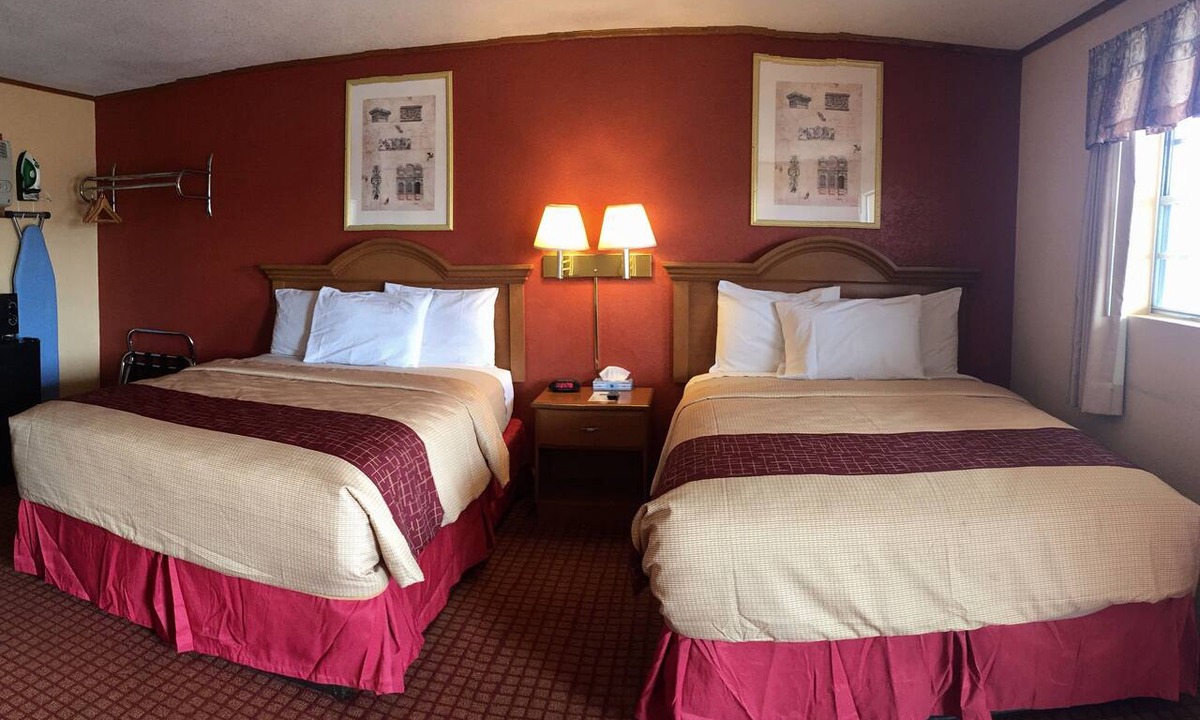 De Queen Hotel | DeQueen Courtyard Inn