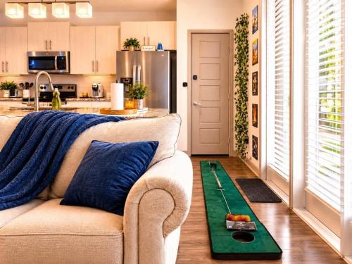 Las Colinas Apartment | Designer Game Suite - Resort Amenities - DART Rail