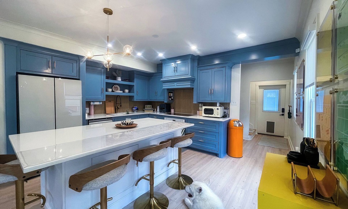 Detroit - Shoreway House | Designer's Home EV Charger Family-Friendly 3BR/3BA in Gordon Square