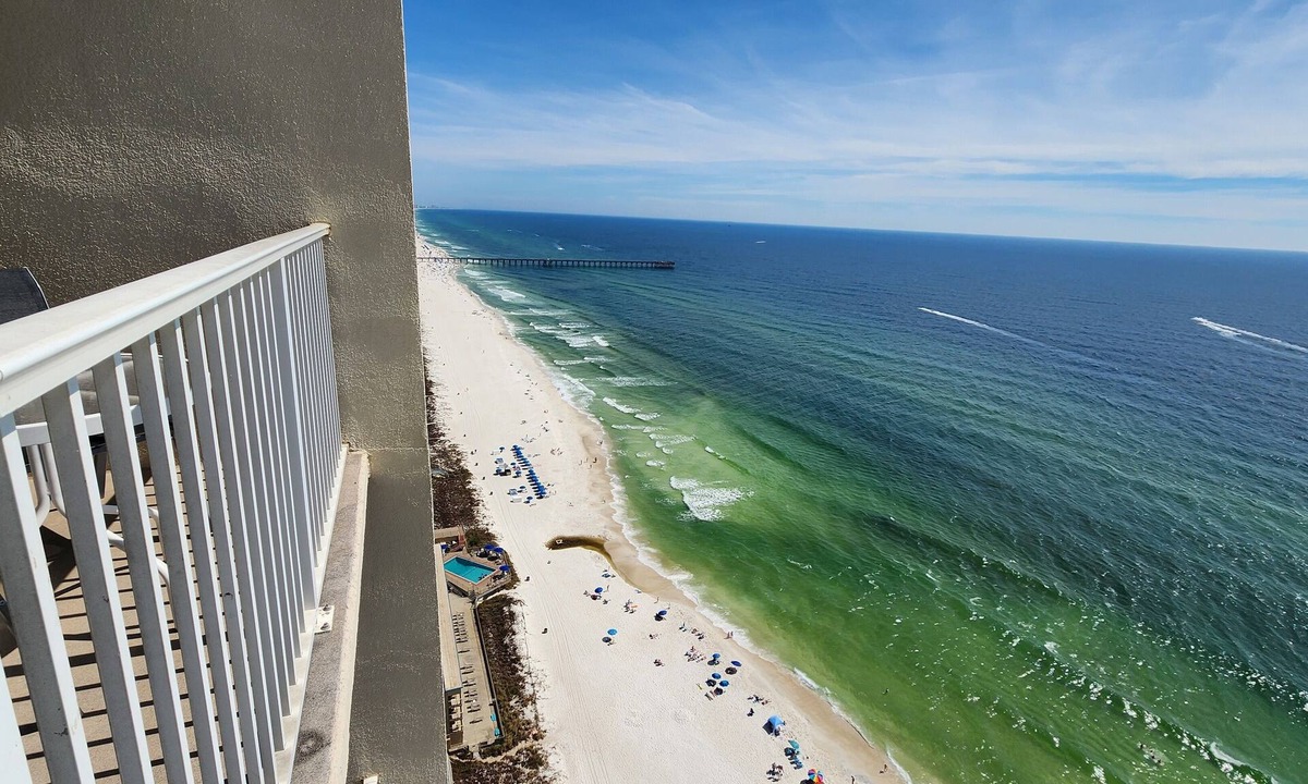 El Centro Beach Condo | Direct Beachfront Condo Near Pier Park! 2BD+Bunk 3BA, 2 Free Parking!