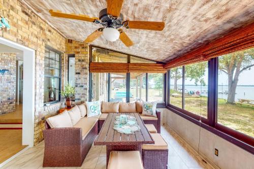 Florida Panhandle House | Dock! Bayfront Pensacola Retreat 10 Mi to Dtwn