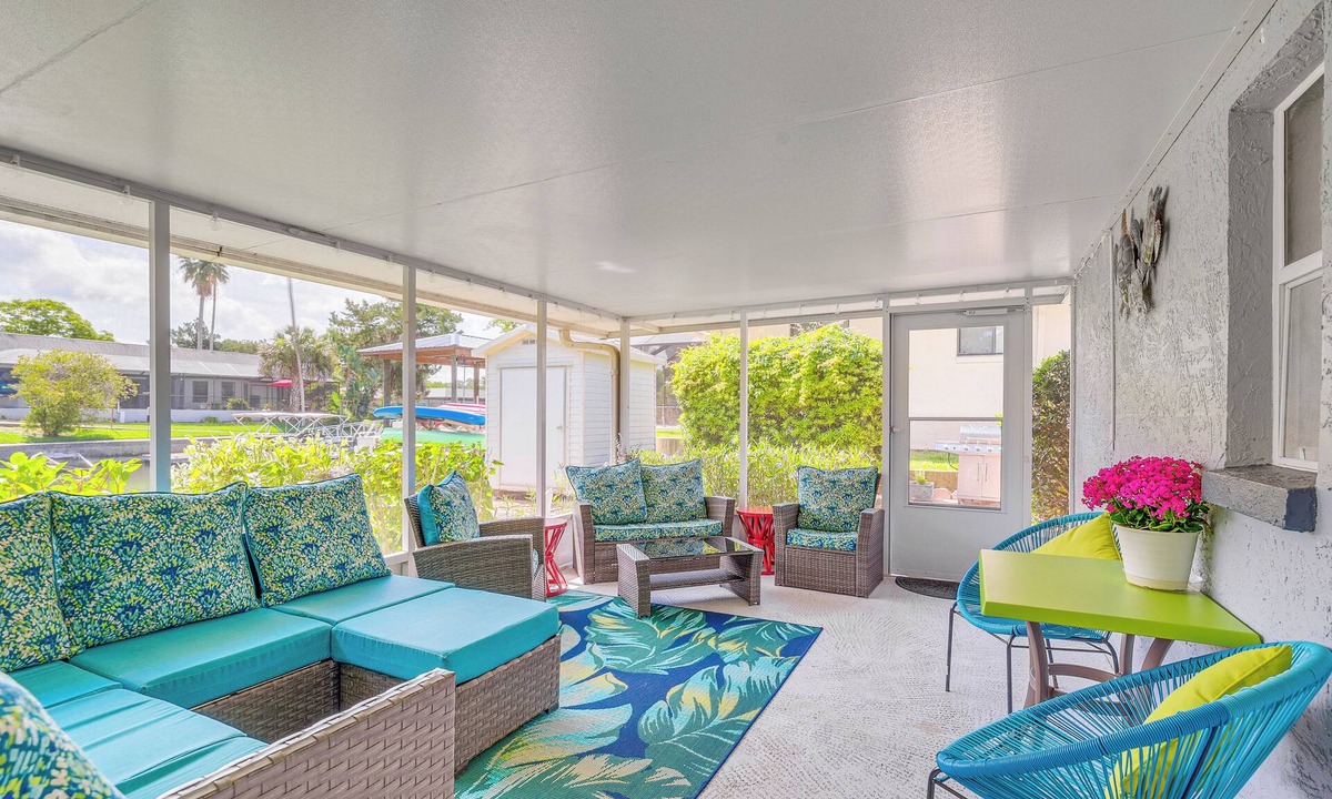 Indian Waters House | Dock, Kayaks & Bicycles: Crystal River Getaway!