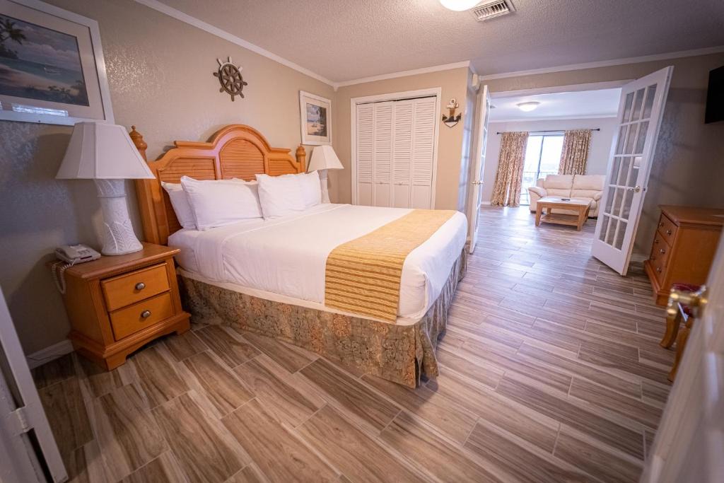 Fort Pierce Resort | Dockside Inn & Resort