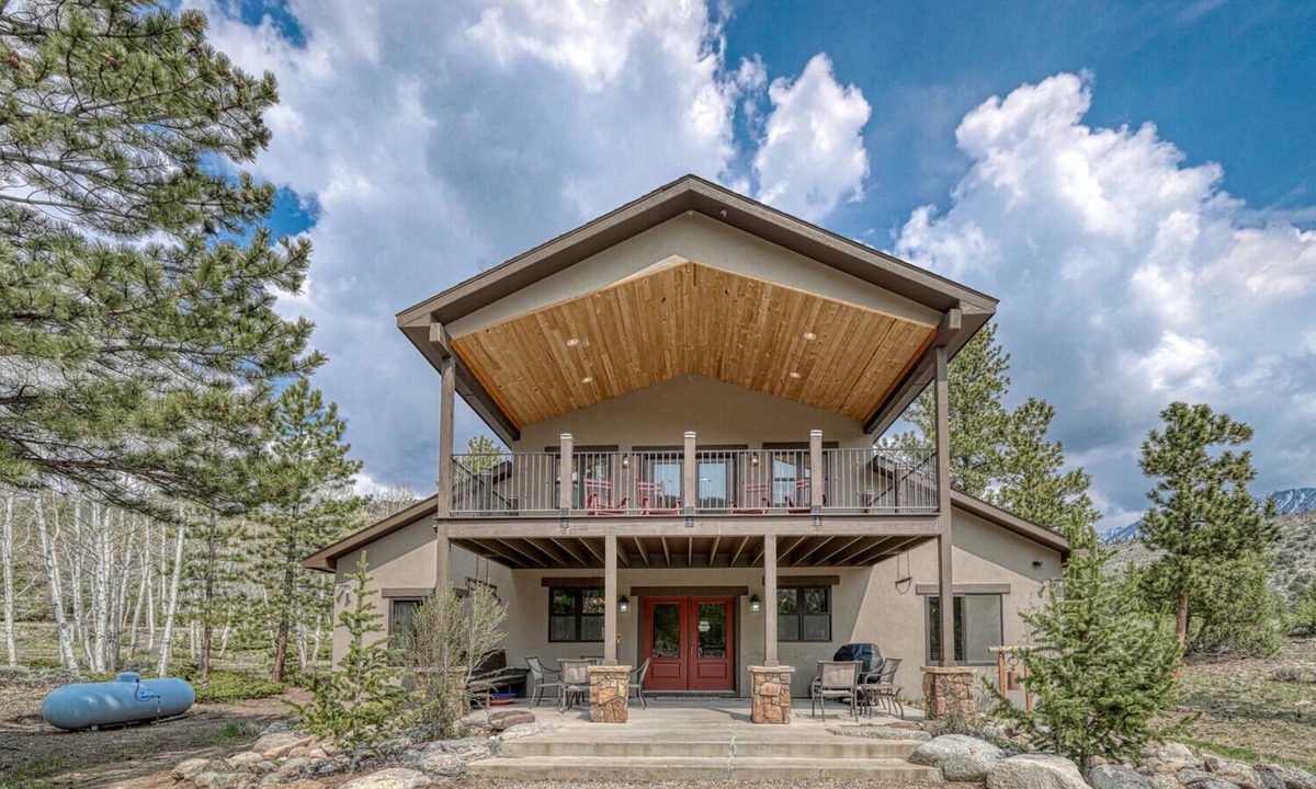 Whitepine House | Dog friendly Monarch Retreat & Cottage