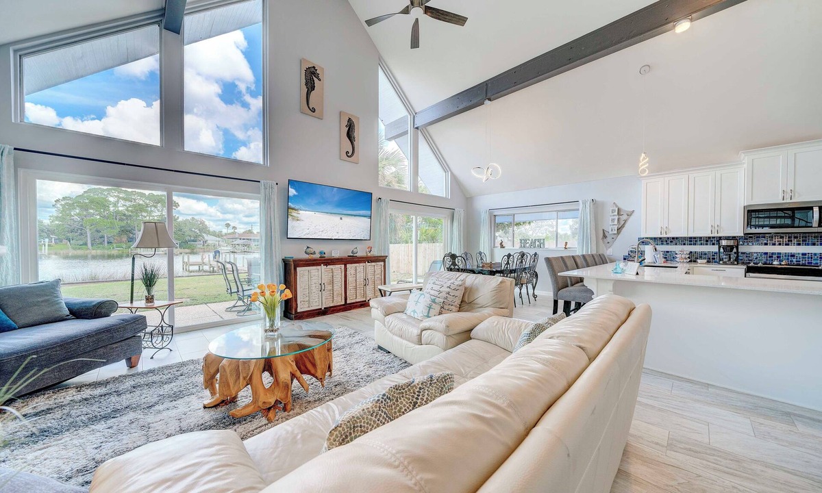 Bel Air House | Dolphin Days Lagoon Escape