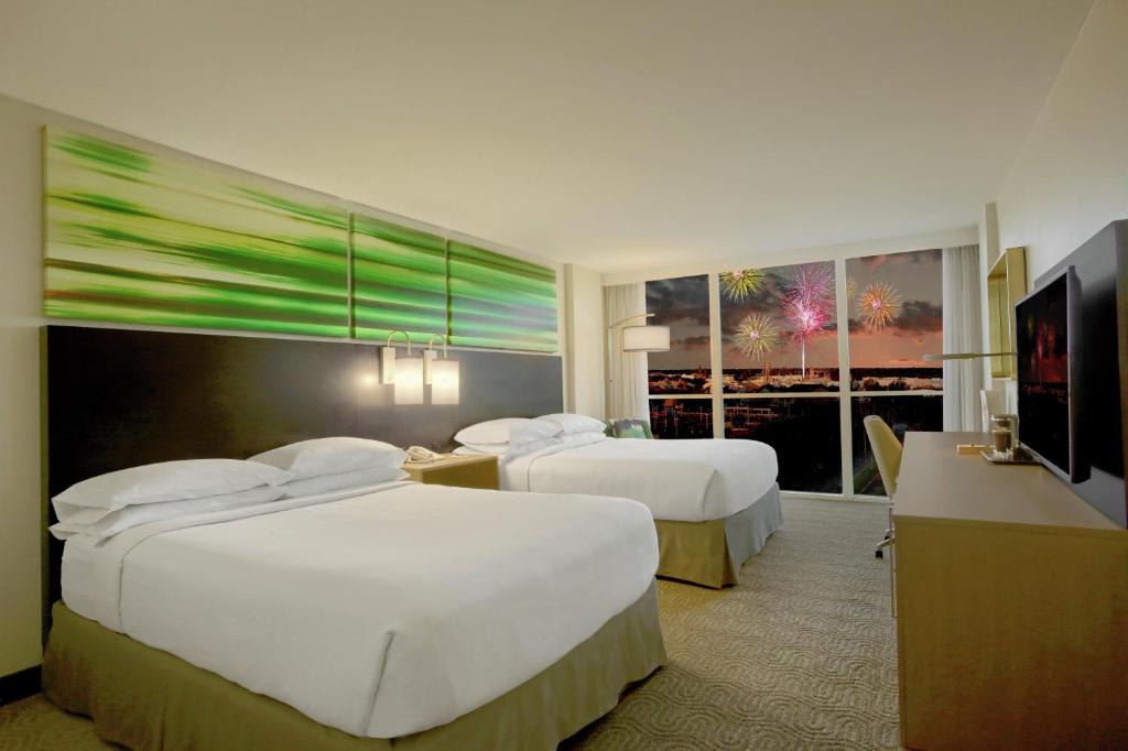 Florida Center Hotel | DoubleTree by Hilton at the Entrance to Universal Orlando