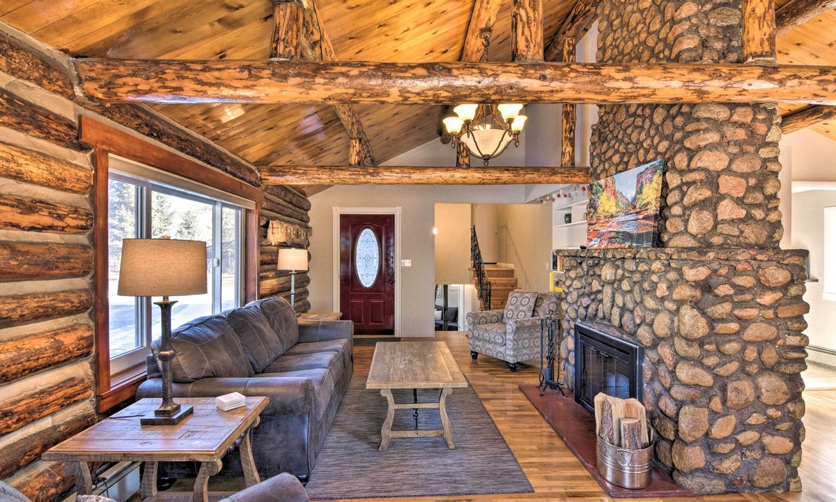 Buena Vista Cabin | Downtown Buena Vista Cabin w/Patio & Grill!