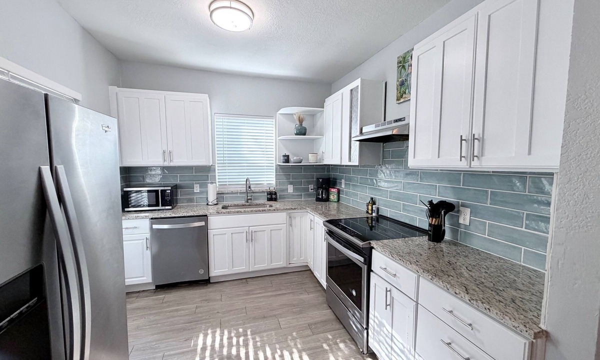 Urban Core House | Downtown Double Decker - Walking Distance to Stadium