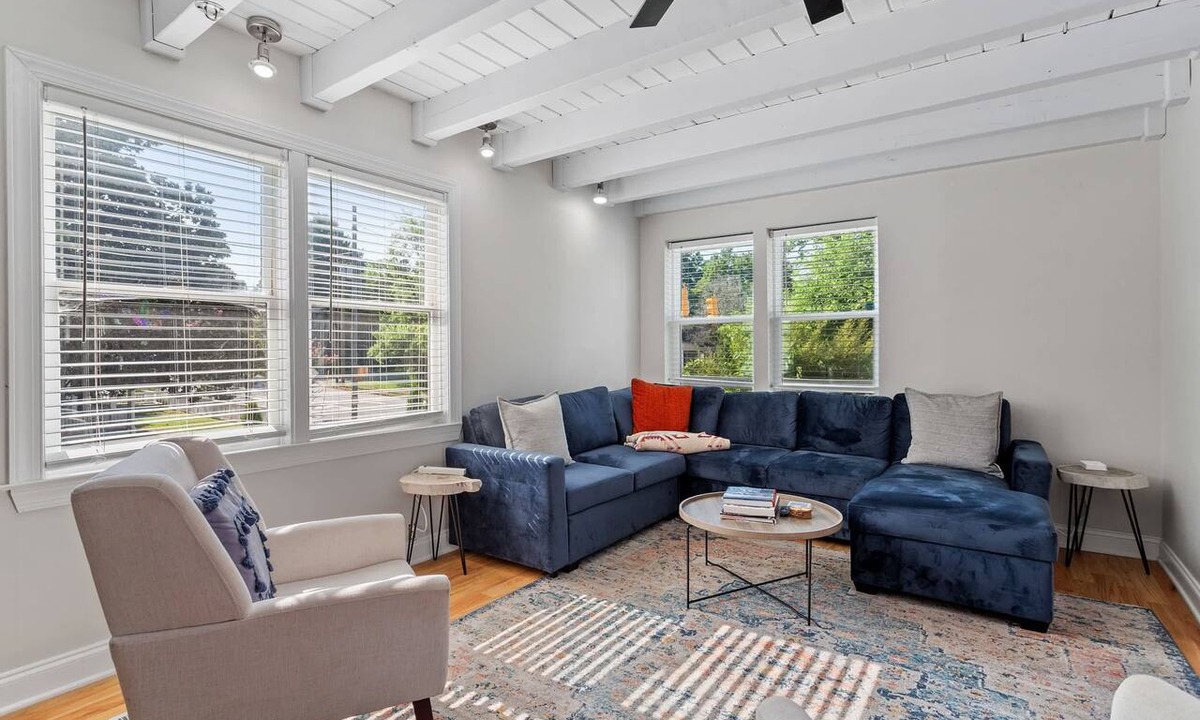 Downtown House | Downtown Raleigh | Sleeps 15 | Game Yard & Parking