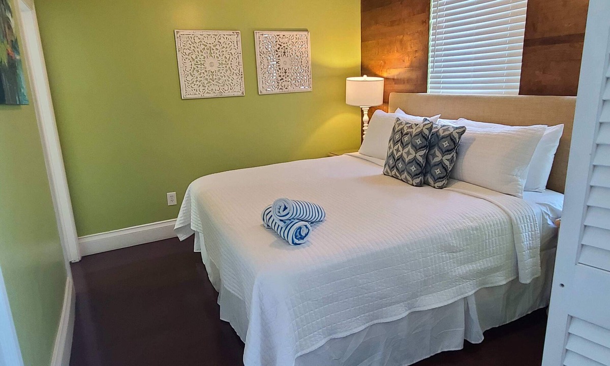 Downtown Apartment | Duval Street Suites full kitchen and pool view
