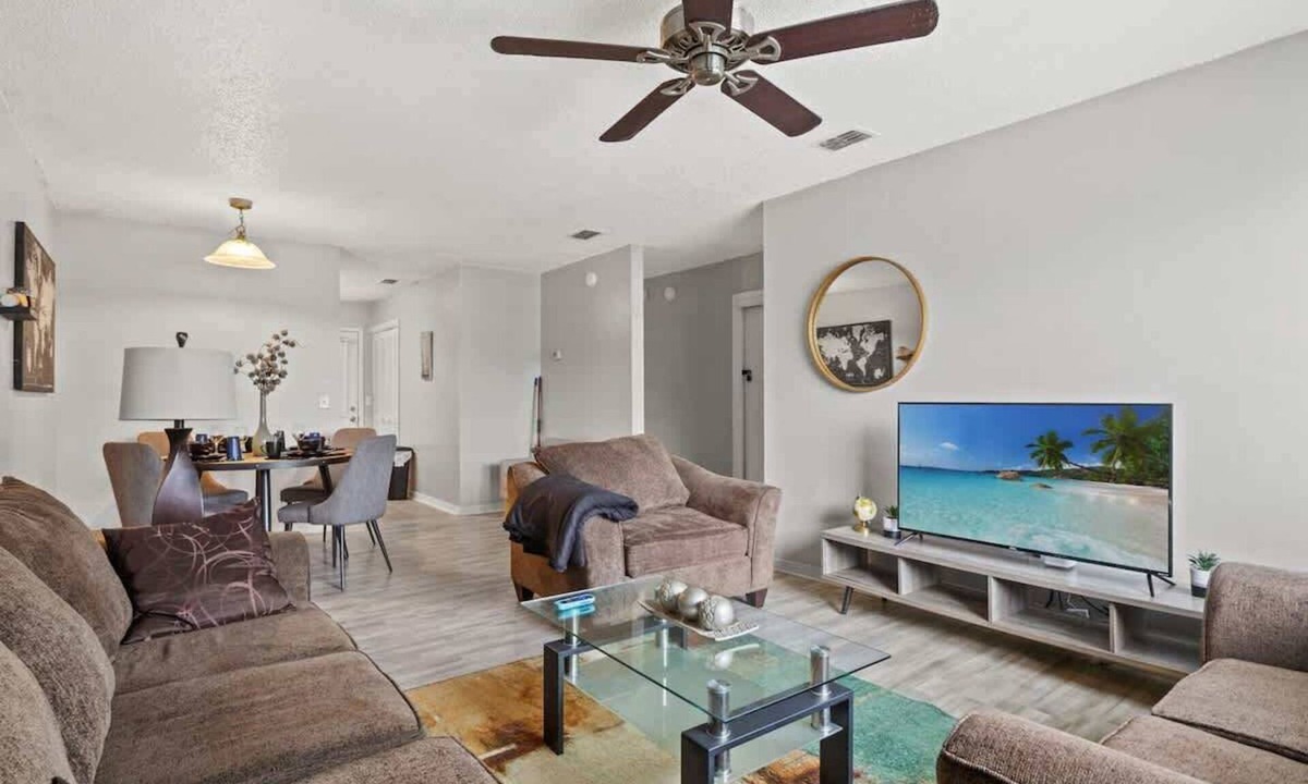 Southside Condo | EconoChic Hideaway, 2bd 2ba, Family Friendly, Washer and Dryer
