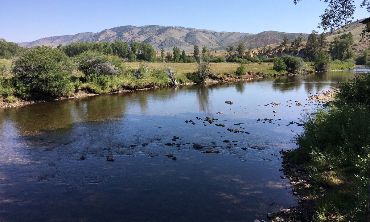 Glendevey House | El Rancho Pequeno, family-friendly premier fly fishing in Wyoming.