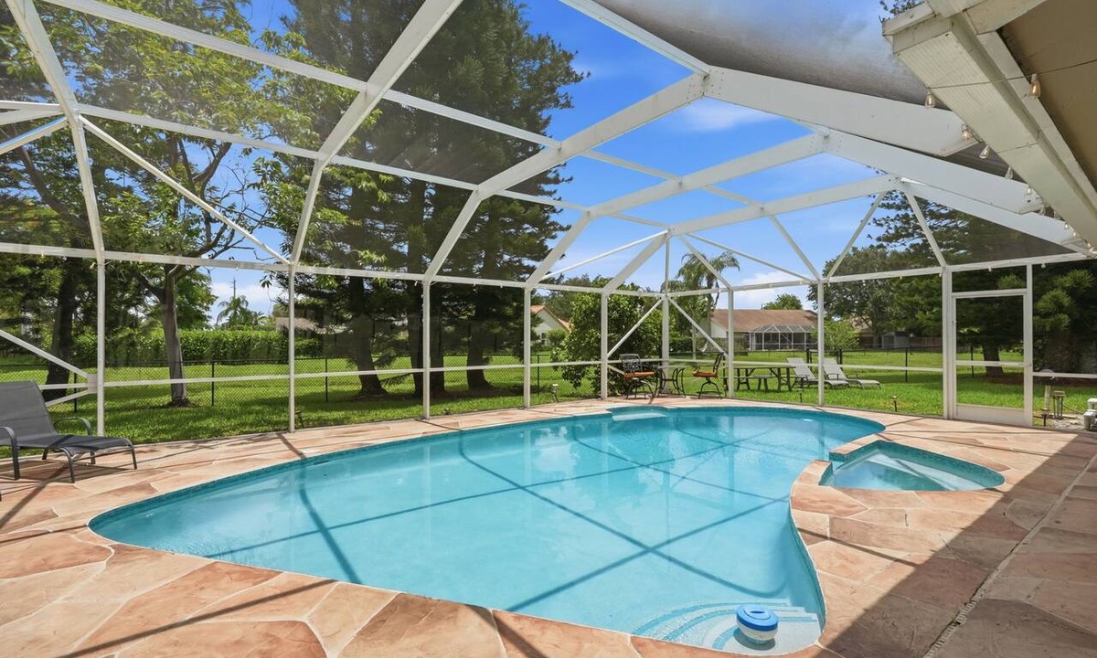 Wellington House | Elegant pool home in Prime Equestrian area