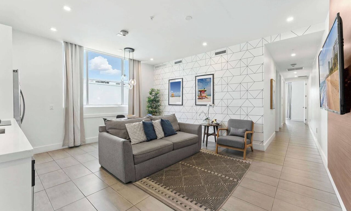 Flamingo/Lummus Apartment | Elegant SoBe 2 Bedroom Apartment