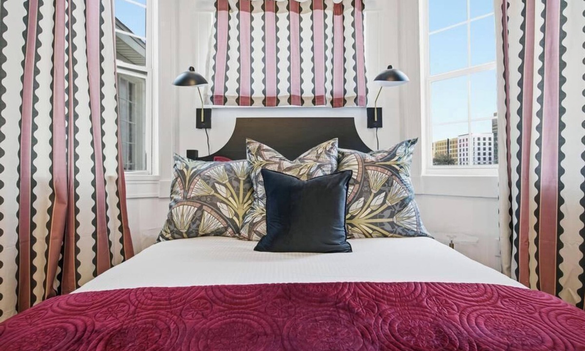 Downtown Jacksonville Apartment | Elegant Studio at the Raven Pool OnSite Parking