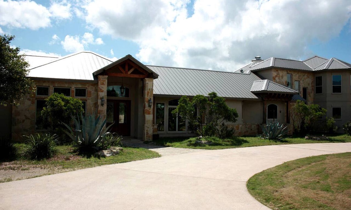 Pipe Creek House | Elegant Texas Hill Country Cottage in Pipe Creek for Family Vacations in Texas
