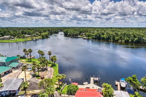 Homosassa House | Elevated Deck! Fun-Filled Homosassa River Home