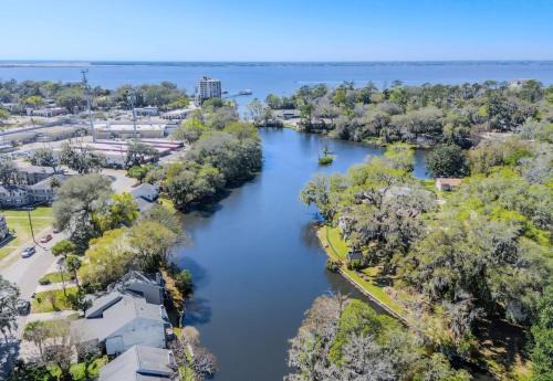 Lakewood House | Elite-Mins 2 HCA St Vincents- Everbank & Downtown & Friendship Fountain
