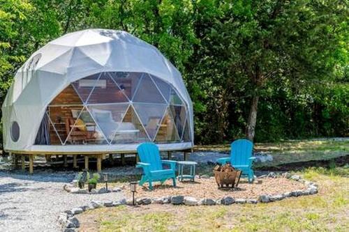 Wolfe City Other | Enchanting Glamping Dome with Fire Pit & Stargazing near Wolfe City, Texas