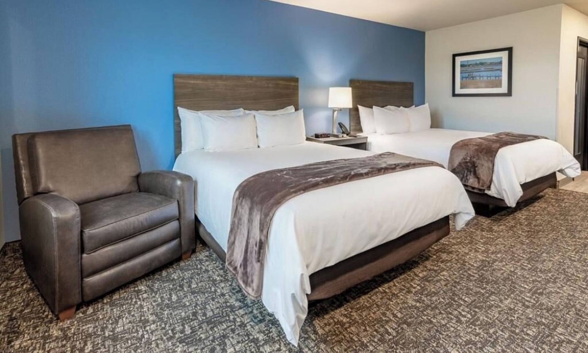 Deep Creek Hotel | Enjoy a Fully Equipped Retreat Near - Fisherman’s Village – 6.4 miles