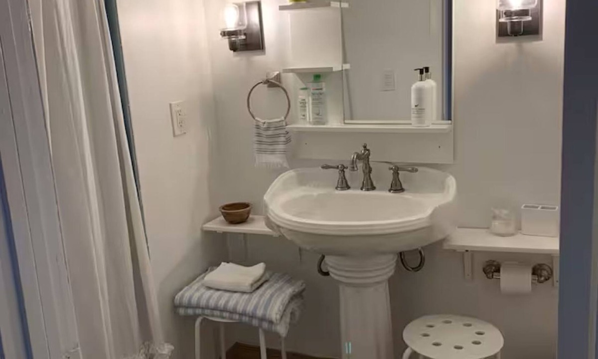 Southwest Coconut Grove Apartment | Enjoyable 1-bedroom studio with AC in vibrant Miami