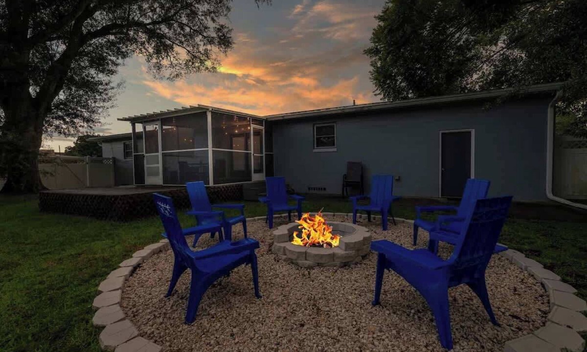 Sans Souci House | Enlivening - Stay Near Memorial & Downtown
