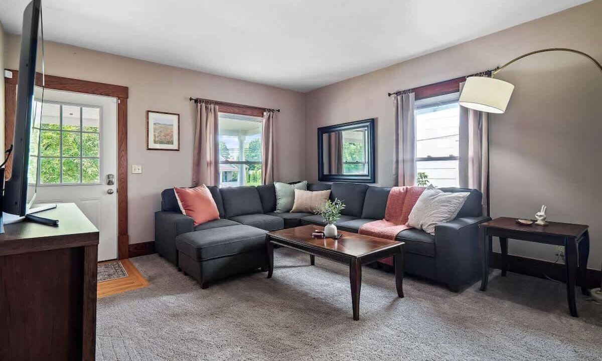 Bedford House | Entire Duplex - Historic District - Sleeps 12